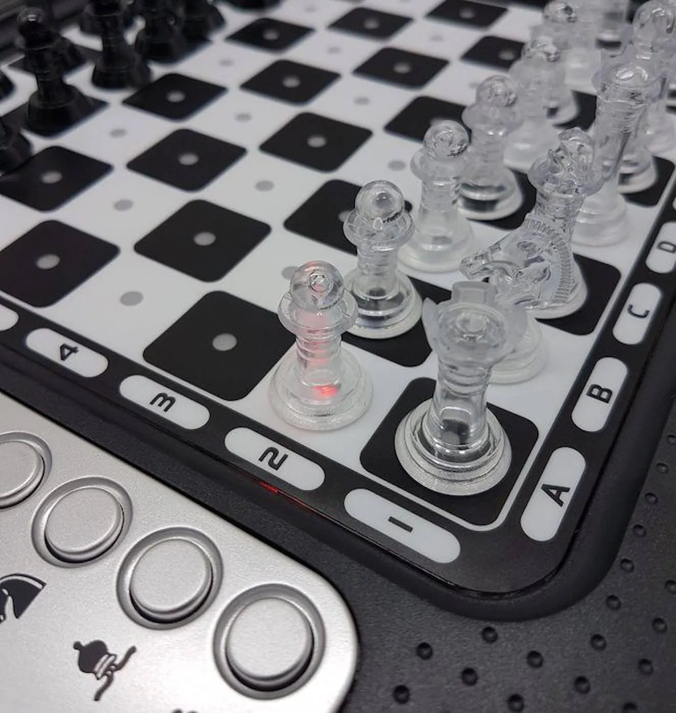 Jeu d'échecs électronique ChessMan® FX - LEXIBOOK - Noir et argenté - Effets lumineux - 64 niveaux de difficulté noir - Lexi